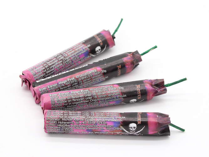 Böller Roter Korsar